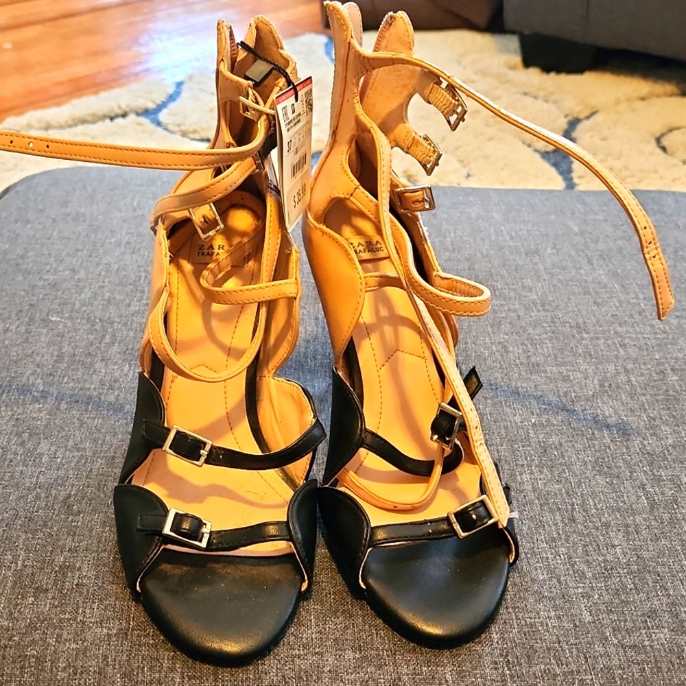 Zara Sandals/Size: 6.5